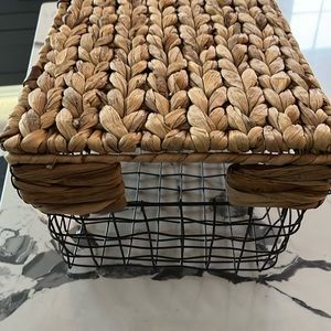 Wire basket with cover